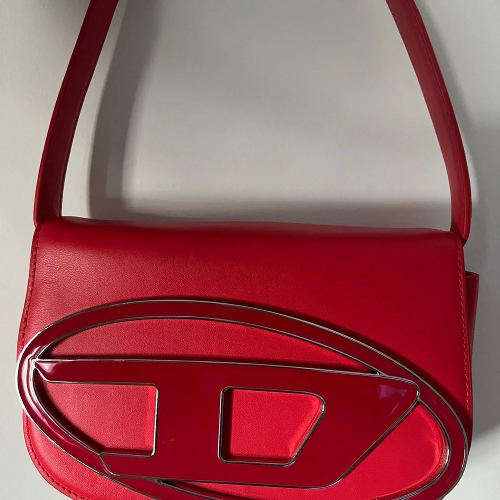 Diesel Red Shoulder Bag with Logo Detail - Picture 4 of 8